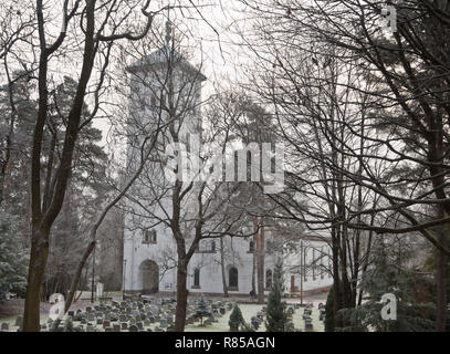 Ris-Kirche eine lokale lutherische Pfarrkirche in einer Nachbarschaft im westlichen Teil von Oslo Norwegen gebaut in Beton 1937 Stockfoto