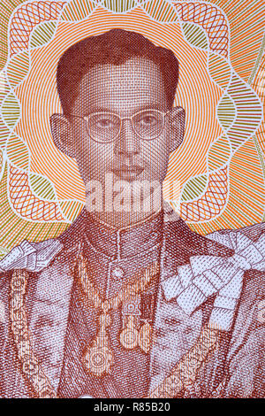 Bhumibol Adulyadej Rama IX portrait ftom Thai Geld Stockfoto