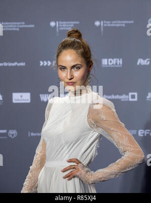 Düsseldorf, Deutschland. 07 Dez, 2018. Elena CARRIERE (Model, Schauspielerin) Vergabe von Deutschen Nachhaltigkeitspreis in Düsseldorf / Deutschland am 07.12.2018 | Verwendung der weltweiten Kredit: dpa/Alamy leben Nachrichten Stockfoto