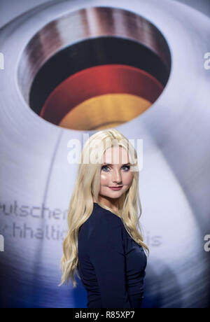 Düsseldorf, Deutschland. 07 Dez, 2018. Anna HILTROP (Modell). Präsentation des Deutschen Nachhaltigkeitspreis in Düsseldorf / Deutschland am 07.12.2018 | Verwendung der weltweiten Kredit: dpa/Alamy leben Nachrichten Stockfoto