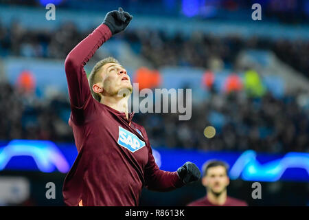 12. Dezember 2018, das Etihad Stadium, Manchester, England; UEFA Champions League Fußball, Manchester City gegen Hoffenheim, Hoffenheim Andrej Kramaric feiert seine Strafe Ziel für 0-1 Stockfoto