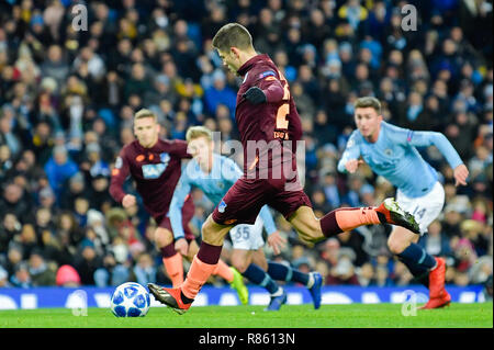 12. Dezember 2018, das Etihad Stadium, Manchester, England; UEFA Champions League Fußball, Manchester City gegen Hoffenheim, Hoffenheim Andrej Kramaric Kerben eine Strafe für 0-1 zu machen Stockfoto