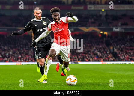 London, Großbritannien. 13. Dezember, 2018. Bukayo Saka von Arsenal auf die Kugel während der UEFA Europa League Spiel zwischen Arsenal und Qarabag FK im Emirates Stadium, London, England am 13. Dezember 2018. Foto von Phil Hutchinson. Nur die redaktionelle Nutzung, eine Lizenz für die gewerbliche Nutzung erforderlich. Keine Verwendung in Wetten, Spiele oder einer einzelnen Verein/Liga/player Publikationen. Credit: UK Sport Pics Ltd/Alamy leben Nachrichten Stockfoto