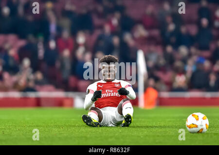 London, Großbritannien. 13. Dezember, 2018. Bukayo Saka von Arsenal nach konsequent während der UEFA Europa League Spiel zwischen Arsenal und Qarabag FK im Emirates Stadium, London, England am 13. Dezember 2018 in Angriff genommen. Foto von Phil Hutchinson. Nur die redaktionelle Nutzung, eine Lizenz für die gewerbliche Nutzung erforderlich. Keine Verwendung in Wetten, Spiele oder einer einzelnen Verein/Liga/player Publikationen. Credit: UK Sport Pics Ltd/Alamy leben Nachrichten Stockfoto