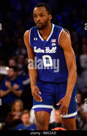 Überstunden. 08 Dez, 2018. Seton Hall Piraten guard Quincy McKnight (0) sieht bei der Citi Hoops Classic zwischen der Seton Hall Piraten und Kentucky Wildkatzen im Madison Square Garden, New York, New York. Die Seton Hall Piraten besiegen die Kentucky Wildkatzen 84-83 in den überstunden. Obligatorische Credit: Kostas Lymperopoulos/CSM/Alamy leben Nachrichten Stockfoto