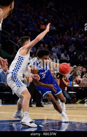 Überstunden. 08 Dez, 2018. Seton Hall Piraten guard Myles Cale (22) Laufwerke an den Korb während der Citi Hoops Classic zwischen der Seton Hall Piraten und Kentucky Wildkatzen im Madison Square Garden, New York, New York. Die Seton Hall Piraten besiegen die Kentucky Wildkatzen 84-83 in den überstunden. Obligatorische Credit: Kostas Lymperopoulos/CSM/Alamy leben Nachrichten Stockfoto