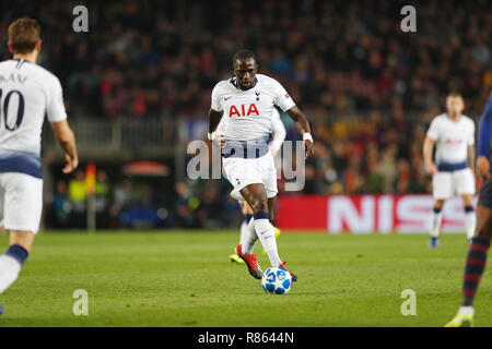 Barcelona, Spanien. 11 Dez, 2018. Moussa Sissoko (Tottenham) Fußball: UEFA Champions League Spieltag 6 Gruppe B Spiel zwischen FC Barcelona 1-1 Tottenham Hotsupr FC im Camp Nou Stadion in Barcelona, Spanien. Credit: mutsu Kawamori/LBA/Alamy leben Nachrichten Stockfoto