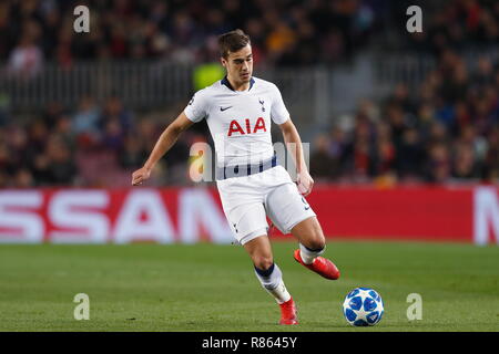 Barcelona, Spanien. 11 Dez, 2018. Harry Winks (Tottenham) Fußball: UEFA Champions League Spieltag 6 Gruppe B Spiel zwischen FC Barcelona 1-1 Tottenham Hotsupr FC im Camp Nou Stadion in Barcelona, Spanien. Credit: mutsu Kawamori/LBA/Alamy leben Nachrichten Stockfoto