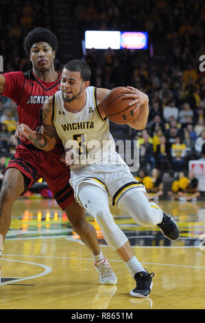 Wichita, Kansas, USA. 12 Dez, 2018. Wichita Zustand Shockers guard Ricky Torres (3) Laufwerke an den Korb während der NCAA Basketball Spiel zwischen den Jacksonville Zustand Kampfhähne und die Wichita State Shockers an Charles Koch Arena in Wichita, Kansas. Kendall Shaw/CSM/Alamy leben Nachrichten Stockfoto