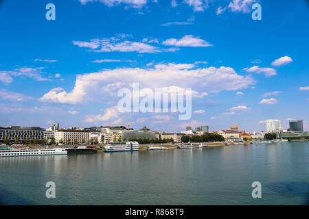 Der stadt Bratislava ist die Hauptstadt der Slowakei und liegt an der Donau, wie viele andere Hauptstadt Europas Stockfoto