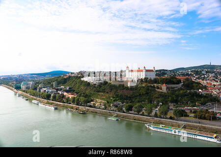 Der stadt Bratislava ist die Hauptstadt der Slowakei und liegt an der Donau, wie viele andere Hauptstadt Europas, Schießen im August 2018 Stockfoto