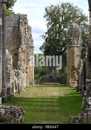 Die Ruinen von Bayham Abbey aus dem dreizehnten Jahrhundert bis fünfzehnten. Wenig Bayham, Tunbridge Wells, Kent, Großbritannien. Stockfoto