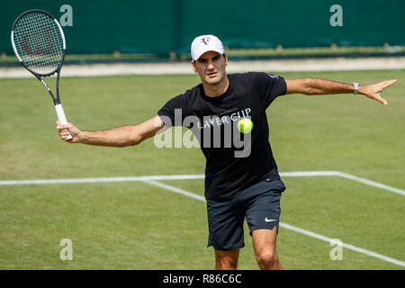 Roger Federer von der Schweiz Ausbildung während der Wimbledon Championships 2018 Stockfoto