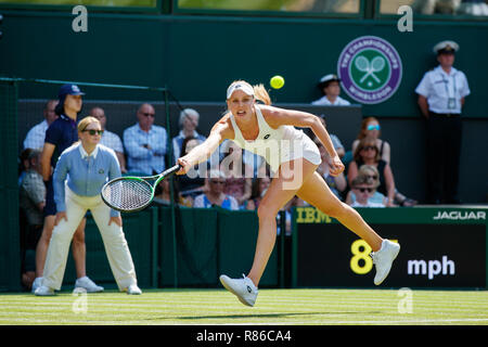 Naomi Broady von GB in Aktion während der Wimbledon Championships 2018 Stockfoto