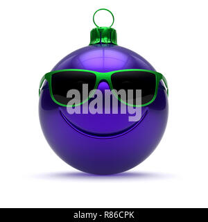 Funny Christmas Ball Gesicht blau Silvester Christbaumkugel cartoon Dekoration cute Sonnenbrille grün. Frohe Weihnachten fröhliche boss Person lachen Charakter Ador Stockfoto