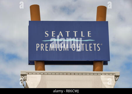 SEATTLE, WA, USA - JUNI 2018: großes Schild außerhalb der Premium Outlet Shopping Mall an der Tulalip in der Nähe von Seattle. Stockfoto