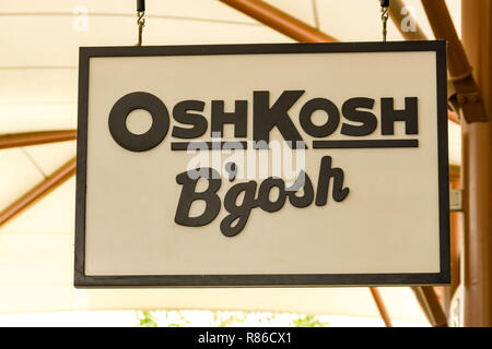 SEATTLE, WA, USA - JUNI 2018: Nahaufnahme eines Zeichens außerhalb der OshKosh B'gosh Store in die Premium Outlets Einkaufszentrum im Tulalip in der Nähe von Seattle. Stockfoto