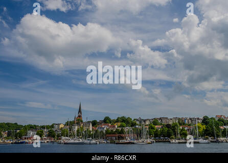 Zahlreiche Attraktionen machen Flensburg ein beliebter Ort für Touristen. Flensburg ist die wirtschaftliche, kulturelle und touristische Zentrum der Region. Stockfoto
