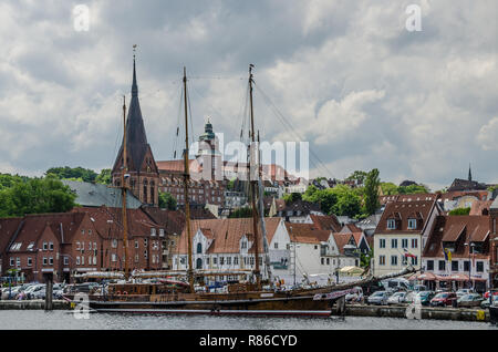 Zahlreiche Attraktionen machen Flensburg ein beliebter Ort für Touristen. Flensburg ist die wirtschaftliche, kulturelle und touristische Zentrum der Region. Stockfoto