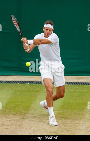 Juan Martin Del Potro aus Argentinien in Aktion während der Wimbledon Championships 2018 Stockfoto