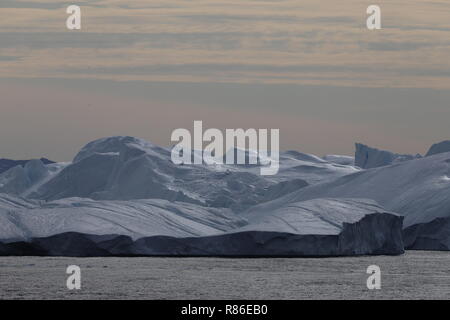 Grönland Disko Bucht: Landschaft mit Eisbergen Stockfoto