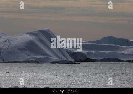 Grönland Disko Bucht: Landschaft mit Eisbergen Stockfoto