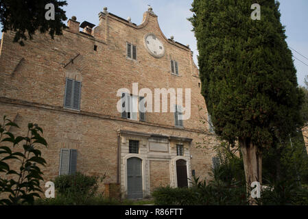 Sonnenuhr an Gebäude, Urbino, Marken, Italien, Europa. Sun Dial auf Gebäude. Meridiana di Palazzo dellOrologio, Urbino Stockfoto