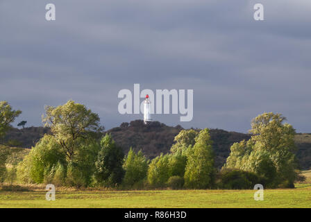 Frühling auf Hiddensee. Dornbusch Leuchtturm im Norden der Insel Hiddensee in der Ostsee, Norddeutschland. Stockfoto