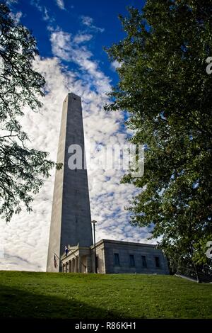 Monolithische Struktur auf dem Bunker Hill, Boston, Massachusetts gebaut, um die Schlacht im Jahre 1775 zu gedenken. Eindrucksvolle Struktur in einer legendären Schlacht. Stockfoto