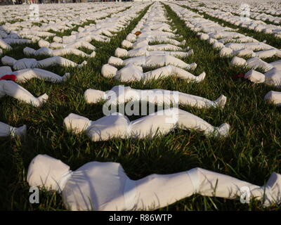 Abdeckungen der Somme, Hommage an die Opfer des Ersten Weltkriegs, nach Künstler Rob gehört im Queen Elizabeth Park, Stratford, London Stockfoto