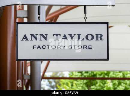 SEATTLE, WA, USA - JUNI 2018: Nahaufnahme eines Zeichens außerhalb der Ann Tayloe store in die Premium Outlets Einkaufszentrum im Tulalip in der Nähe von Seattle. Stockfoto