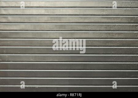 Schwarz Garagentor Hintergrund (Pesaro, Italien) Stockfoto