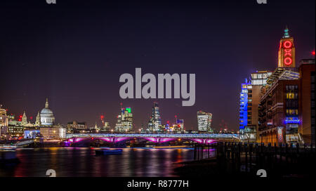 Londoner Stadtbild Blick auf London Blackfriars, St Pauls, die Walkie Talkie, Oxo, Turm, leadenhall, bleiern, Halle, Käse, reibe, von southbank Stockfoto