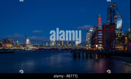 Londoner Stadtbild Blick auf London Blackfriars, St Pauls, die Walkie Talkie, Oxo, Turm, leadenhall, bleiern, Halle, Käse, reibe, von southbank Stockfoto