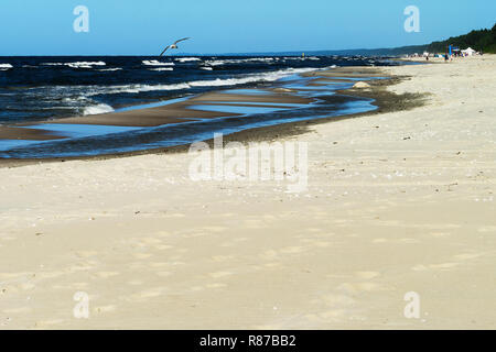 Sommer Ostsee Strand in Stegna, Pommern, Polen. Stegna ist ein beliebter Urlaubsort im Norden Polens. Stockfoto