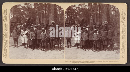 Wenig Teepflückerinnen, Sang für Präsident Theodore Roosevelt, Pinehurst Kaffee Farm, Summerville, South Carolina, USA, Stereo Karte, Underwood & Underwood, 1902 Stockfoto