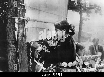 Navajo Frauen weben, National Photo Company, 1910 Stockfoto