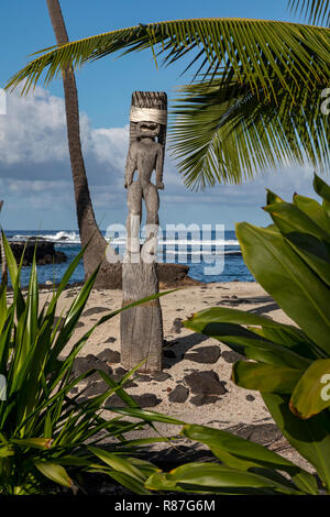Honaunau, Hawaii - Holzschnitzereien in Pu'uhonua o Honaunau National Historical Park. Im alten Hawaii, das war der Ort der Zuflucht, in denen Personen Stockfoto