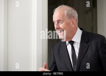 Gyles Brandreth in den Oldie literarische Mittagessen 11.12.18, Simpsons auf der Faser. Stockfoto