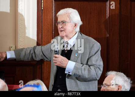 Kenneth Baker in den Oldie literarische Mittagessen 11/12/18. Stockfoto