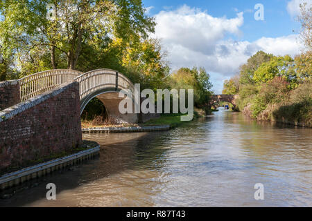 Der Eingang zum brinklow Marina, aka Fennis Feld Arm, Nord Oxford Canal, Warwickshire, England, UK (WOP) Stockfoto