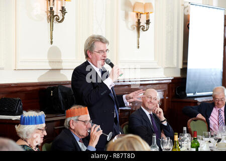 Robert Hardman in den Oldie literarische Mittagessen 11.12.18, Simpsons auf der Faser. Stockfoto