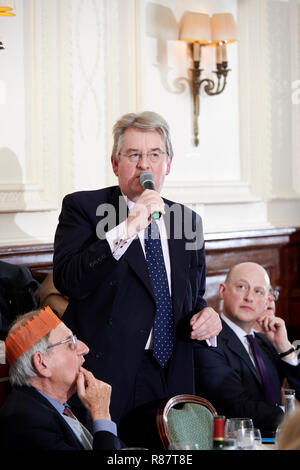 Robert Hardman in den Oldie literarische Mittagessen 11.12.18, Simpsons auf der Faser. Stockfoto