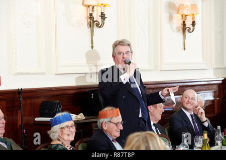 Robert Hardman in den Oldie literarische Mittagessen 11.12.18, Simpsons auf der Faser. Stockfoto