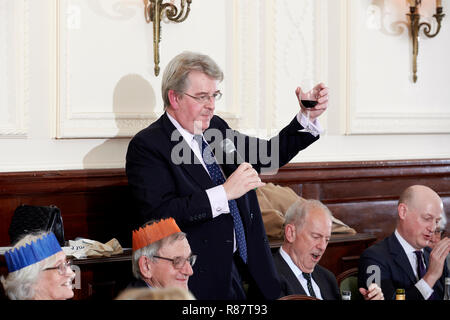 Robert Hardman in den Oldie literarische Mittagessen 11.12.18, Simpsons auf der Faser. Stockfoto