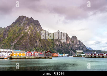 Svolvaer, Norwegen - August 21th, 2018: Panoramablick auf die Leknes, Lofoten, Norwegen. Stockfoto