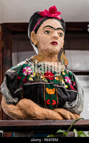 Statuen von Frida Kalo am Diego Rivera Museum in seiner Kindheit home - Guanajuato, Mexiko Stockfoto