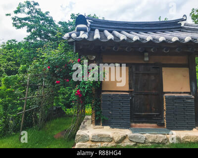 Alte asiatische Haus im traditionellen koreanischen Dorf. Südkorea Stockfoto