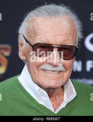 (Datei) Stan Lee stirbt am 95. Stan Lee, dem legendären Schriftsteller, Redakteur und Herausgeber von Marvel Comics, aber fehlerhaft fantabulous Kreationen machten ihn zu einem echten Superhelden zu Comic Liebhaber überall, gestorben ist. Er war 95. Lee, der in das Unternehmen im Jahr 1939 begann und erstellt oder Co-erstellt Schwarze Panther, Spider-Man, X-Men, der mächtige Thor, Iron Man, die Fantastischen Vier, der unglaubliche Hulk, Daredevil und Ant-Man, unter unzähligen anderen Zeichen, starb früh Montag Morgen am Cedars-Sinai Medical Center in Los Angeles, eine Familie Vertreter sagte dem Hollywood Reporter. HOLLYWOOD, LOS ANGELES, Stockfoto