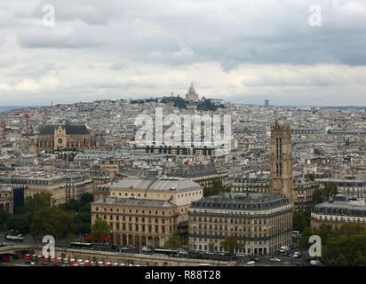 Paris, Frankreich, 20. August 2018: Panoramablick auf die Stadt von Notere Dame und die Basilika des Heiligen Herzens Stockfoto